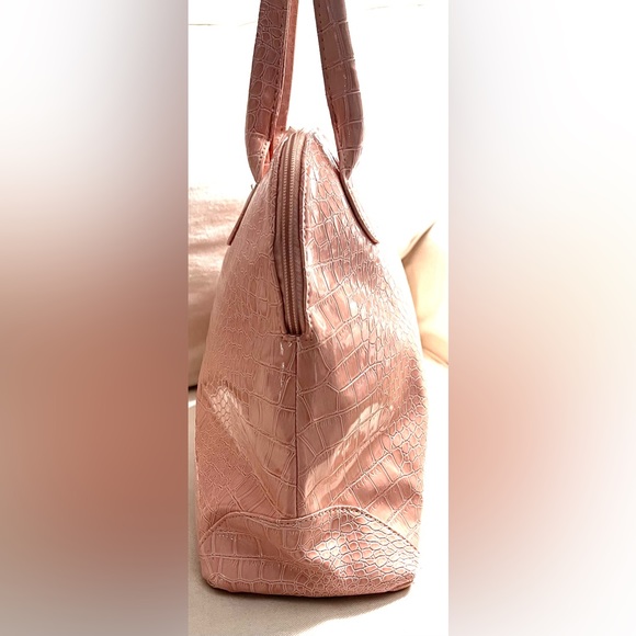 Pink Purses and Bags Large Shoulder Bag Patent Leather Croc Pattern - Picture 11 of 13